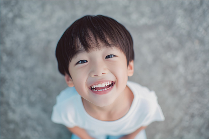 インビザライン・ファーストで歯の矯正をして綺麗な歯並びになった男の子